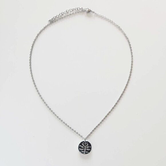 Gothic witch black and silver plant necklace with a small silver chain - Picture 6 of 9